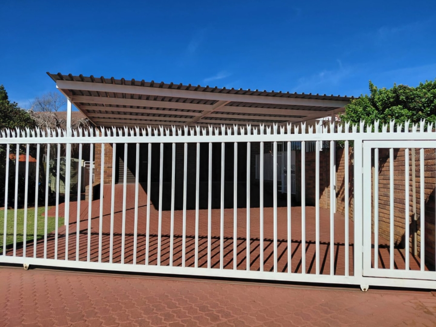 3 Bedroom Property for Sale in Fichardt Park Free State